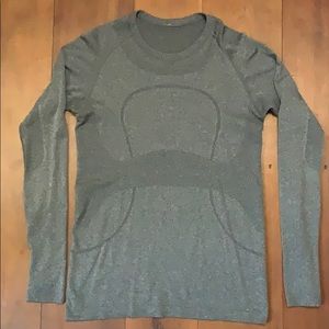 Lululemon swiftly tech longsleeved top. Size 6